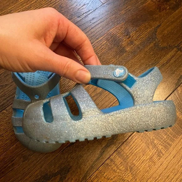 CROCS- Tinted Glass Elsa sparkle kids metallic blue Fisherman closed toe sandals - Picture 12 of 16